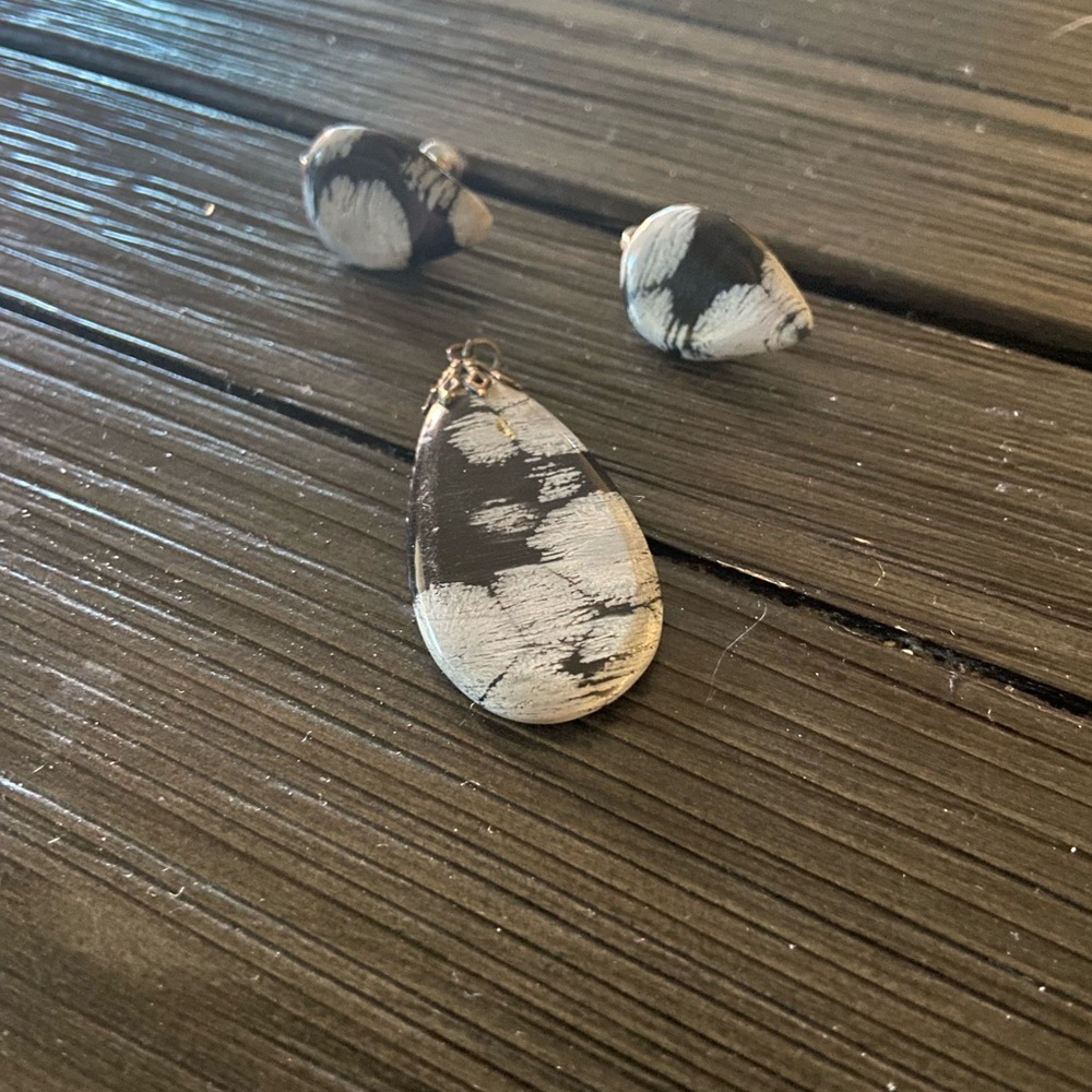 Black and White Teardrop Earrings Set